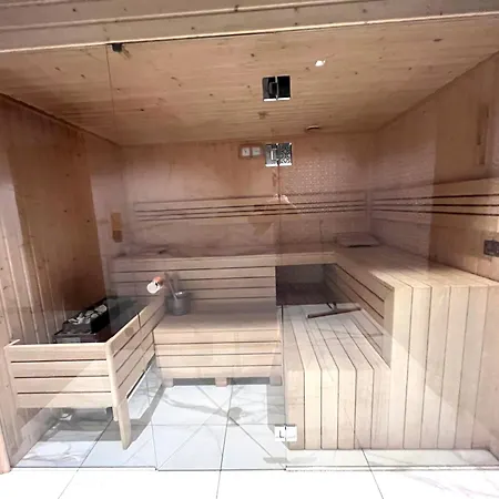 Leo Old Town Apartment- Airconditioning, Sauna, Gym, Kids'play شقة